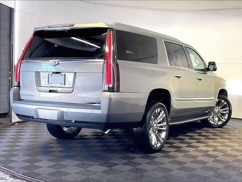 Used 2019 Cadillac Escalade ESV Premium Luxury w/ LPO, Radiant Package AWD/4WD image 7