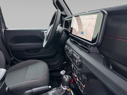 New 2026 Jeep Wrangler Unlimited Rubicon w/ Technology Group image 20