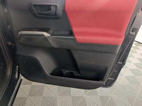 Used 2021 Toyota Tacoma SR5 RWD image 28
