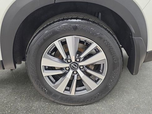 Used 2023 Nissan Pathfinder SL w/ Black Appearance Package AWD/4WD image 31