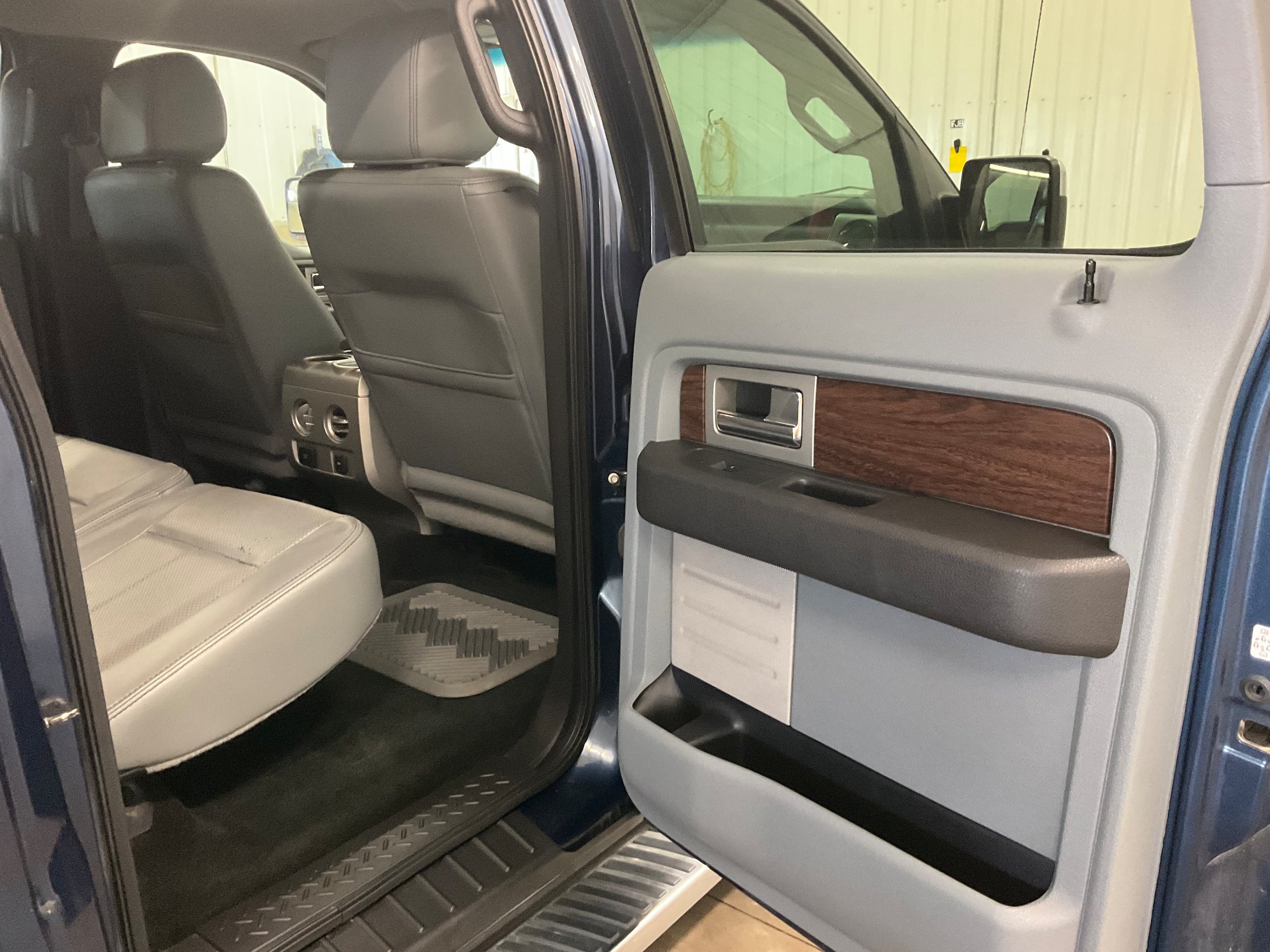 Used 2013 Ford F150 Lariat w/ Lariat Chrome Pkg AWD/4WD image 22