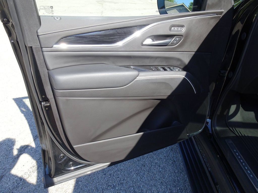Certified 2024 Cadillac Escalade ESV Sport w/ Touring Package AWD/4WD image 8