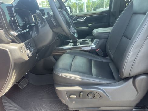 Used 2024 Chevrolet Silverado 1500 LT Trail Boss w/ Convenience Package II AWD/4WD image 16