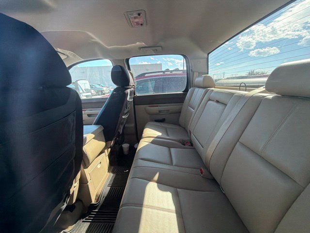 Used 2014 Chevrolet Silverado 2500 LT w/ Interior Plus Package AWD/4WD image 15