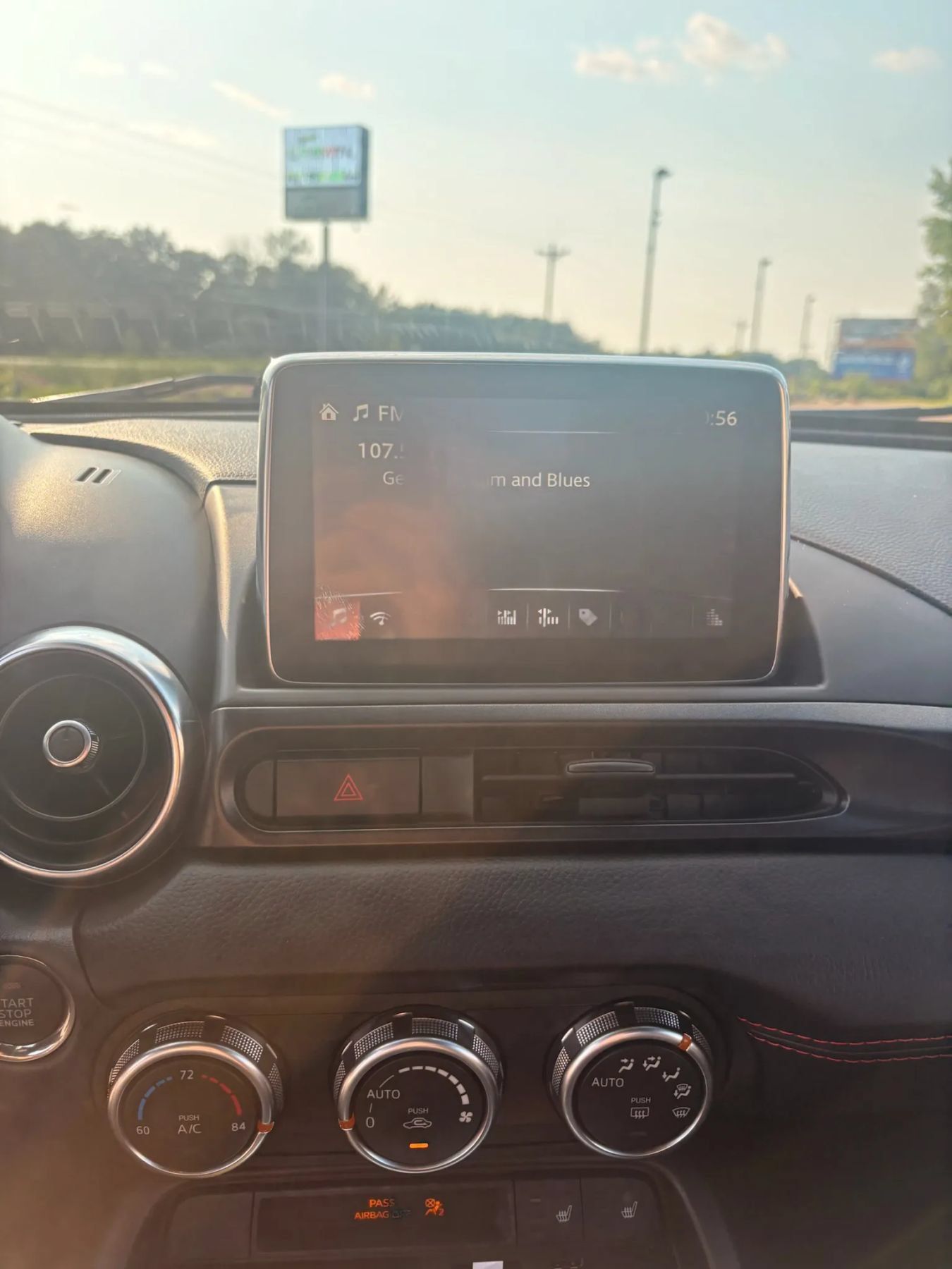 Used 2019 FIAT 124 Spider Abarth w/ Navigation & Sound Group RWD image 18