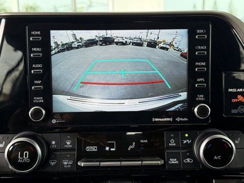 Certified 2020 Toyota Highlander XLE image 34