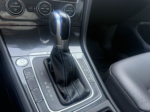 Used 2019 Volkswagen e-Golf SEL Premium FWD image 26