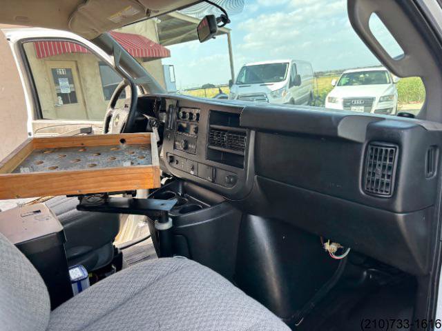 Used 2016 Chevrolet Express 2500 RWD image 30