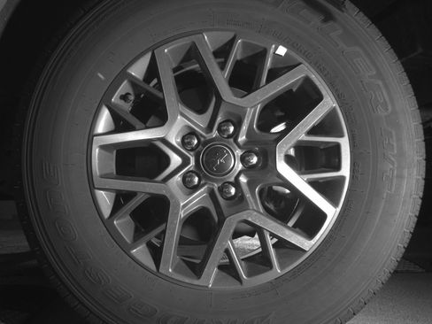 Used 2025 Jeep Wrangler Sahara image 14