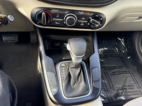 Used 2025 Kia Soul LX w/ LX Technology Package FWD image 18
