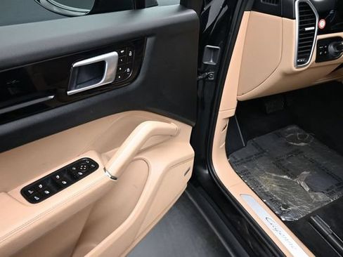 Used 2020 Porsche Cayenne AWD/4WD image 10