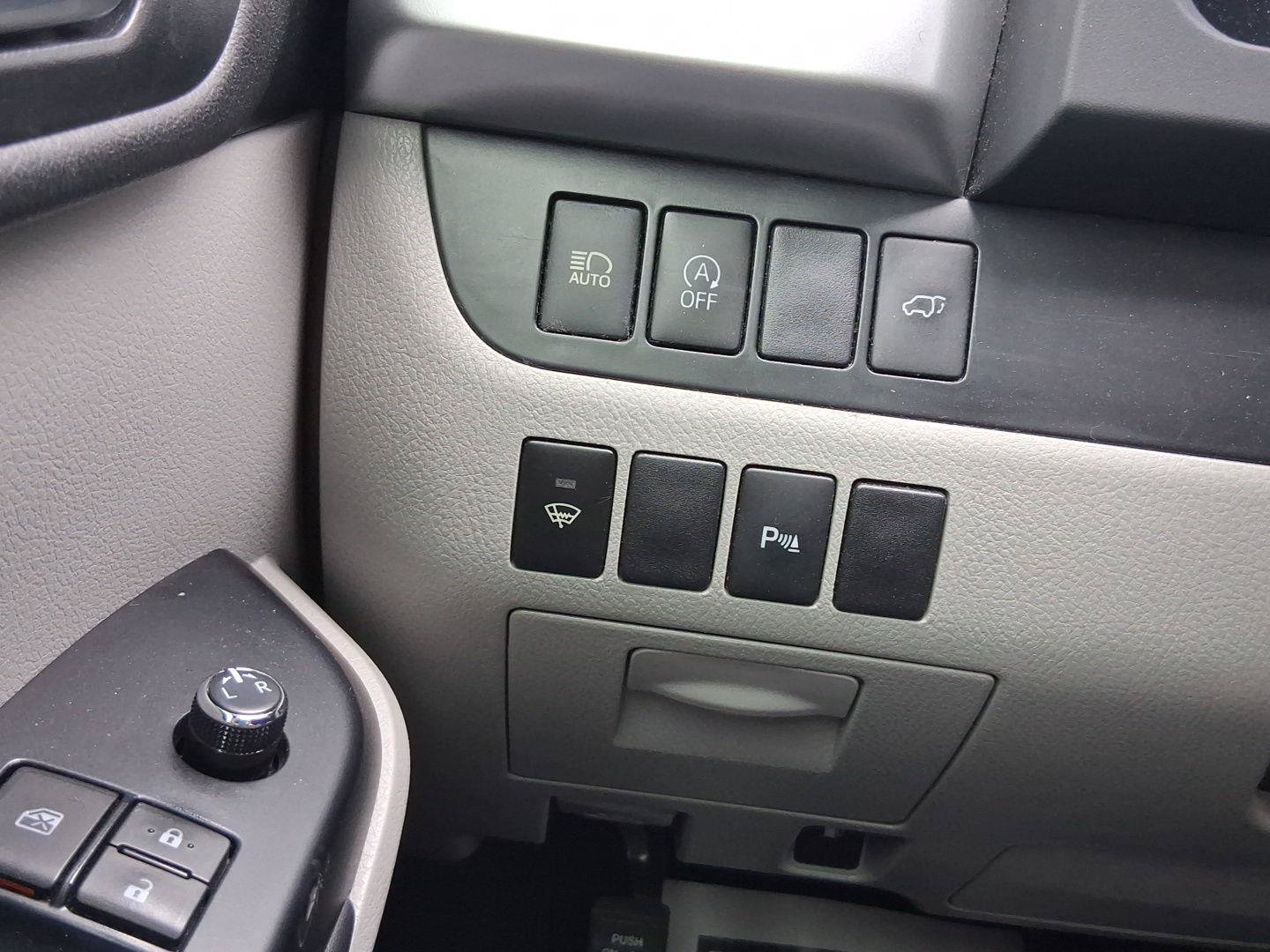 Used 2018 Toyota Highlander Limited FWD image 18