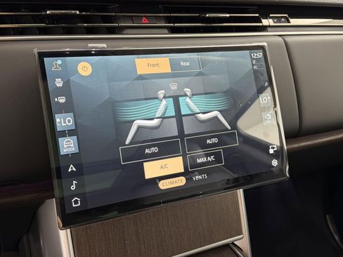 New 2026 Land Rover Range Rover Long Wheelbase SE image 15