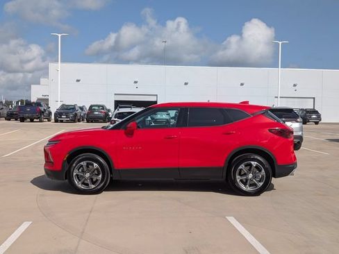 Used 2025 Chevrolet Blazer LT FWD image 3