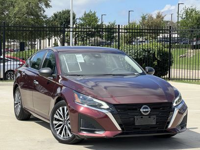 Used 2024 Nissan Altima 2.5 SV