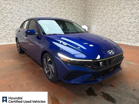 Used 2025 Hyundai Elantra SEL FWD image 8