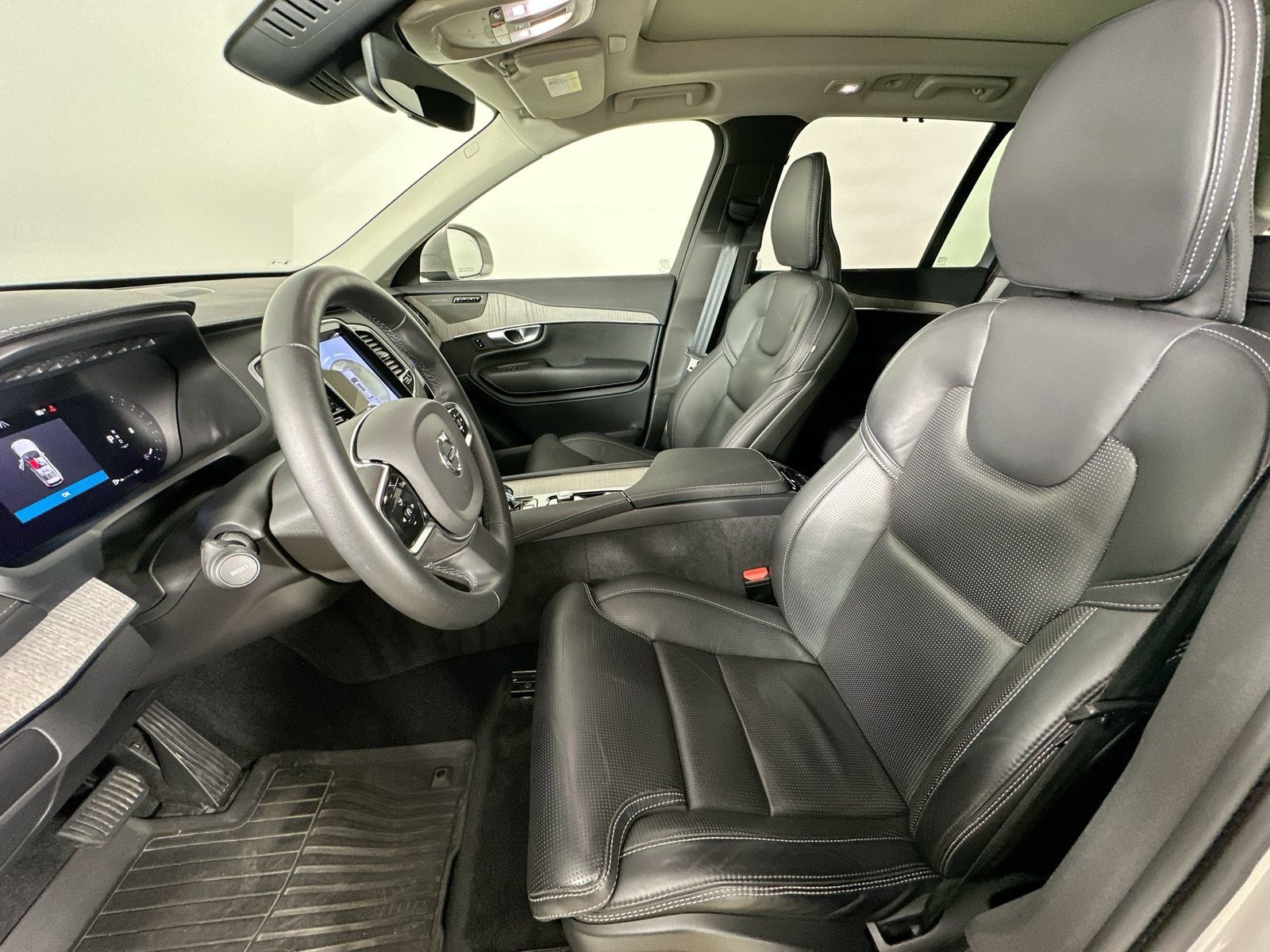 Used 2024 Volvo XC90 B6 Ultimate w/ Protection Package Premier AWD/4WD image 34