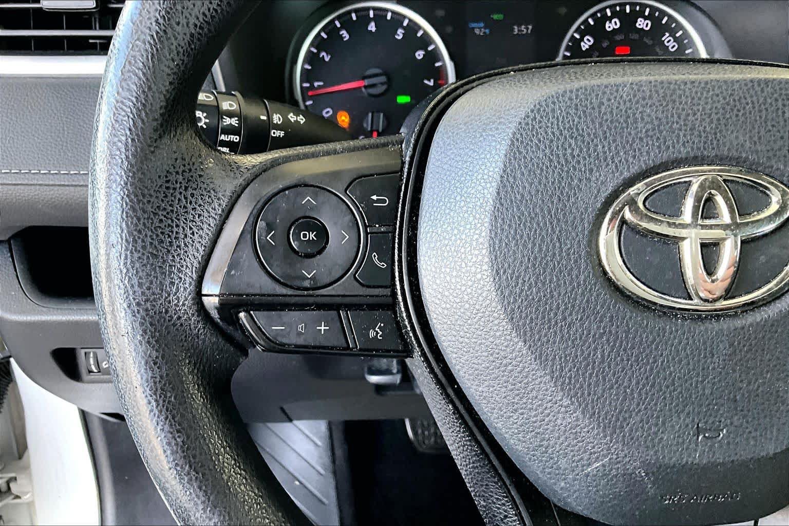 Used 2021 Toyota RAV4 XLE AWD/4WD image 23