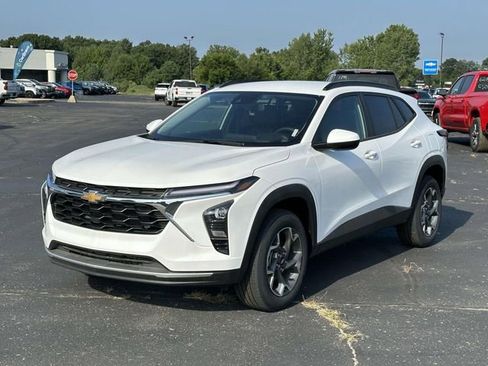 New 2025 Chevrolet Trax LT w/ Driver Confidence Package image 7