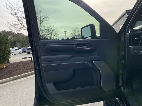 Used 2025 GMC Sierra 2500 AT4X image 24