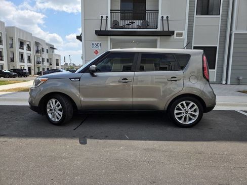 Used 2019 Kia Soul + FWD image 10
