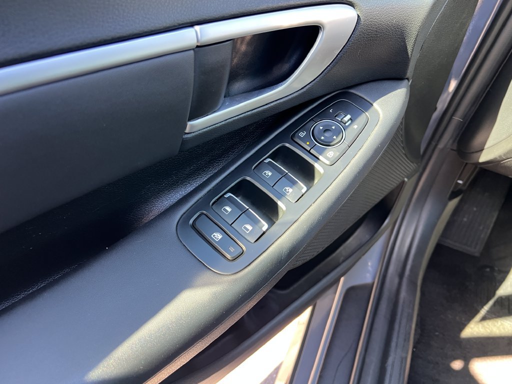 Used 2025 Hyundai Sonata SEL FWD image 19