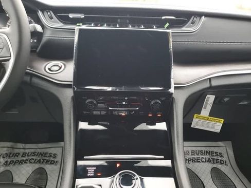 New 2025 Jeep Grand Cherokee Limited w/ Black Appearance Package AWD/4WD image 21