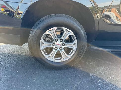 Used 2022 GMC Yukon SLE AWD/4WD image 10