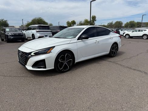 Certified 2023 Nissan Altima 2.5 SR FWD image 1