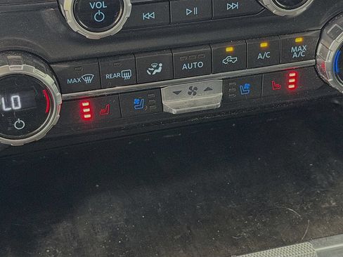 Used 2021 Ford F150 Lariat AWD/4WD image 38