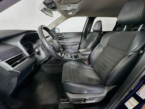 Used 2024 Mitsubishi Outlander SE FWD image 13