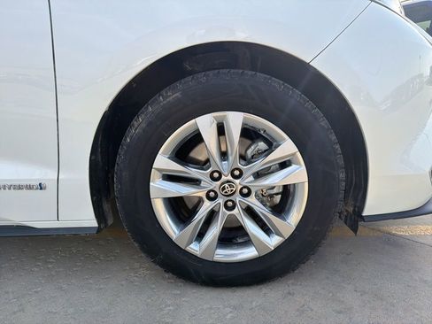 Used 2021 Toyota Sienna Limited image 35
