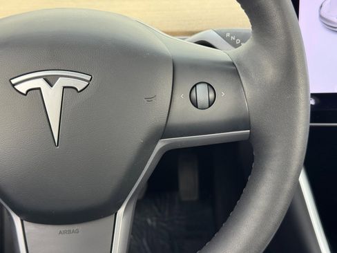 Used 2019 Tesla Model 3 Mid Range image 19