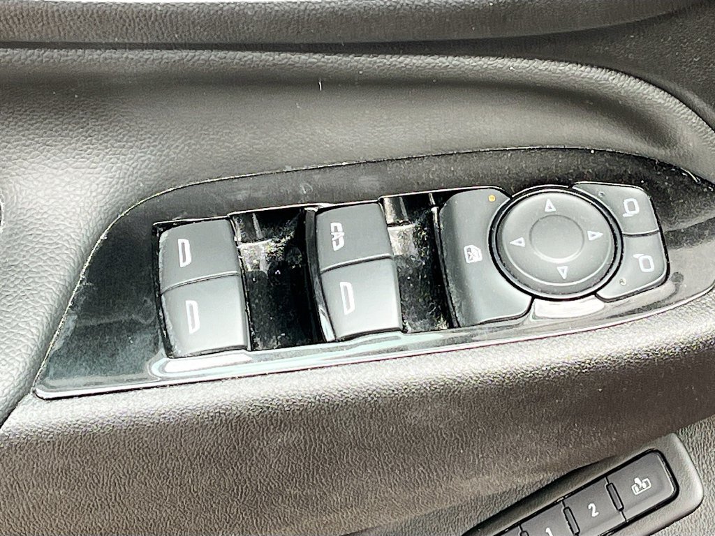 Used 2023 Chevrolet Equinox Premier AWD/4WD image 17