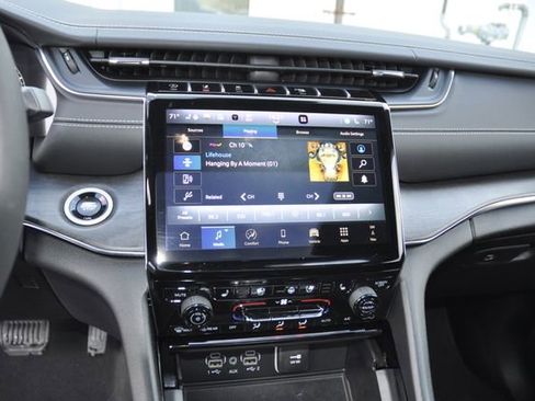 Used 2024 Jeep Grand Cherokee Overland w/ Luxury Tech Group IV image 28