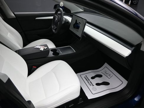 Used 2023 Tesla Model 3 Standard Range RWD image 33