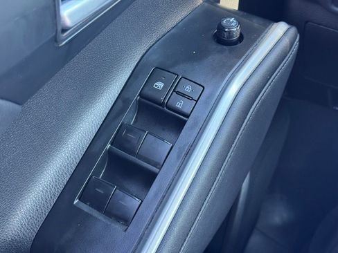 Used 2023 Toyota Highlander XLE image 29