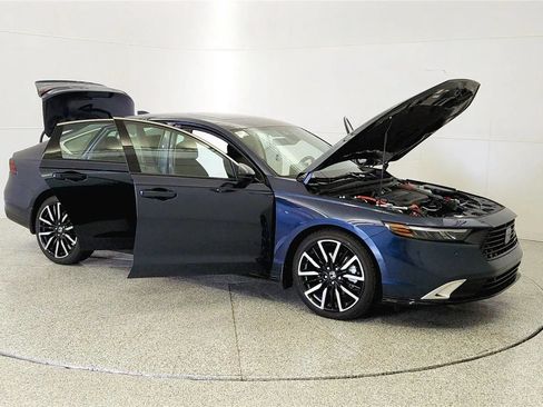 Used 2025 Honda Accord Touring image 9