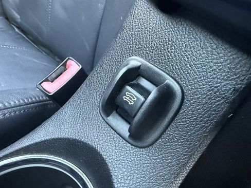 Used 2012 Chrysler 200 Touring FWD image 29
