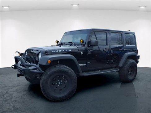Used 2018 Jeep Wrangler Unlimited Rubicon w/ Connectivity Group image 2