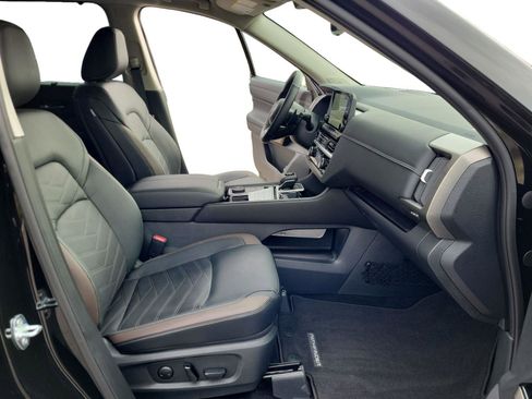 New 2025 Nissan Pathfinder Platinum w/ Black Appearance Package image 28