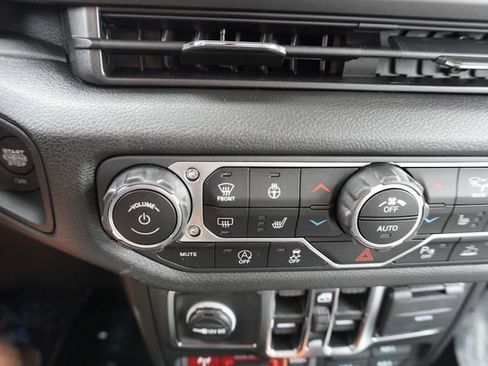 New 2025 Jeep Gladiator Willys image 13