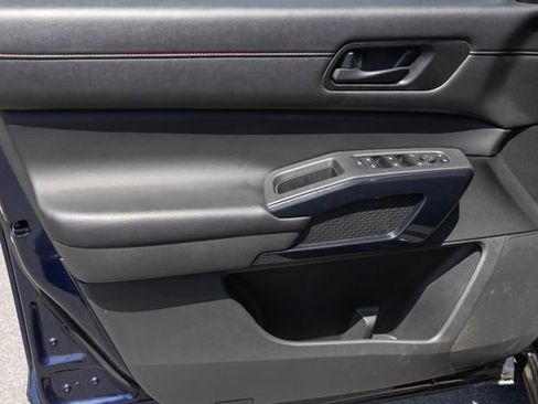 Used 2025 Nissan Pathfinder SV AWD/4WD image 14