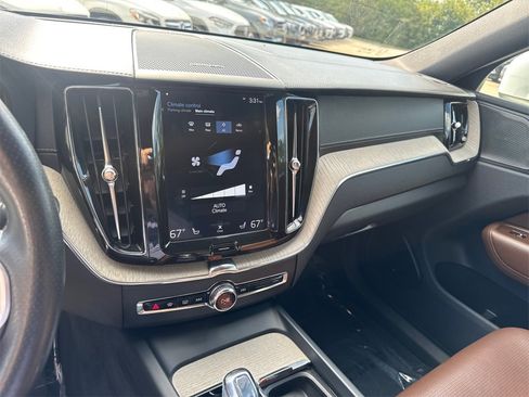 Used 2019 Volvo XC60 T8 Inscription w/ Advanced Package image 29