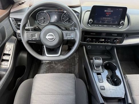 Used 2023 Nissan Rogue SV FWD image 11