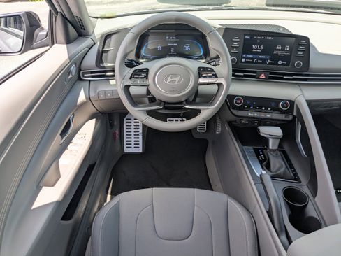 New 2025 Hyundai Elantra Sport image 15