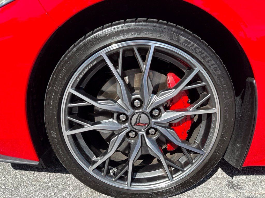 Used 2025 Chevrolet Corvette Stingray Coupe w/ Z51 Performance Package RWD image 11