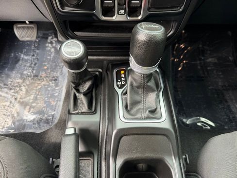 Used 2023 Jeep Gladiator Sport image 30