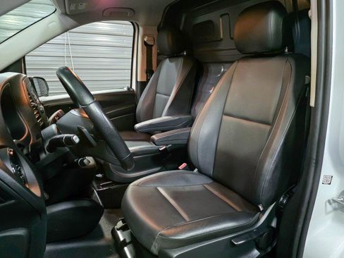 Used 2023 Mercedes-Benz Metris image 15