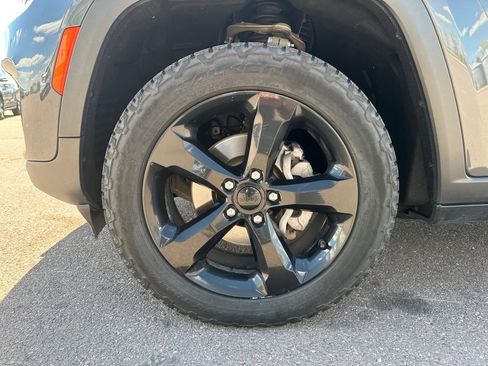 Used 2022 Jeep Grand Cherokee Altitude AWD/4WD image 40